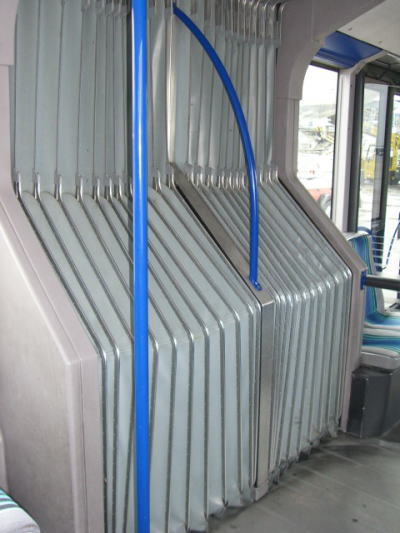 バスの連結部分